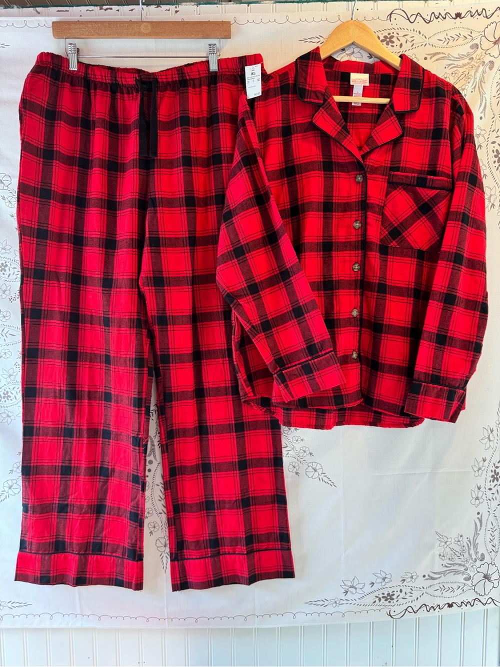 Wondershop at target Red and Black Plaid Women's Sleepwear set top L / pants XL